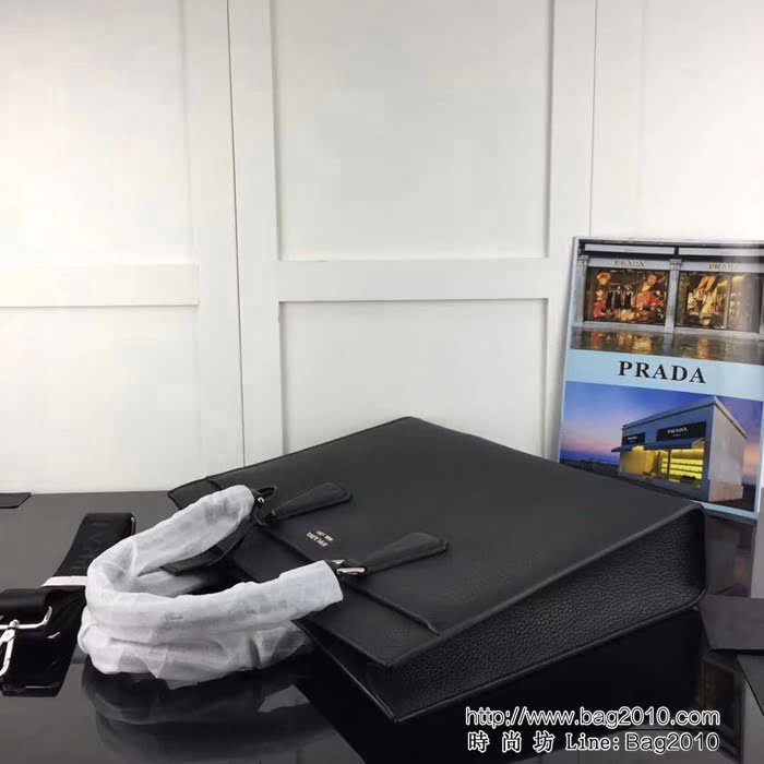 普拉達PRADA原單 最新款 2VG014-1F克色原單荔枝紋 男士公事包 PHY1566